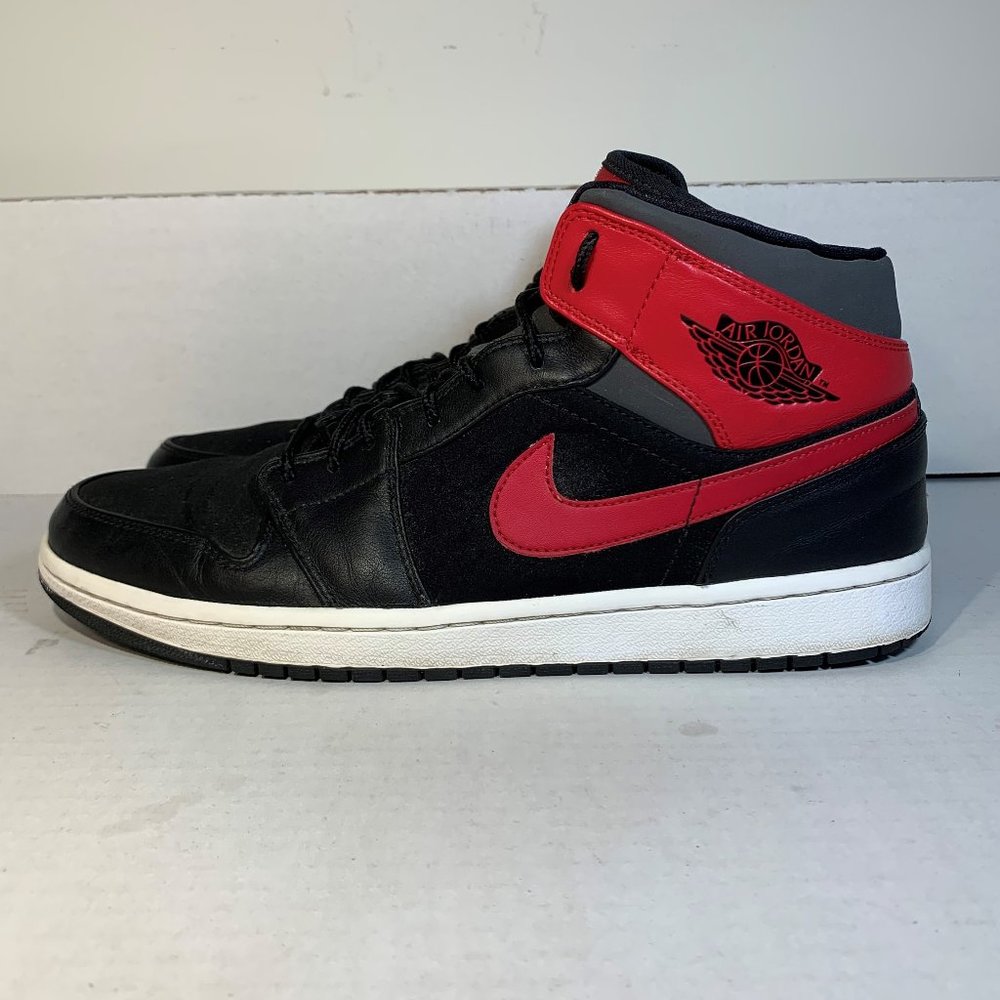 Air Jordan 1 Mid 'Gym Red'